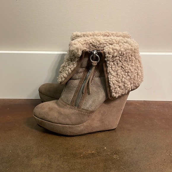 *SOLD* ASH suede ankle boot with lamb wool cuff and zipper detail. - Picture 2 of 6
